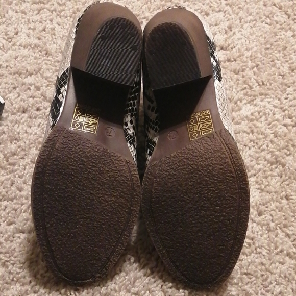 Snake Print Front Zipper Booties - Picture 5 of 5